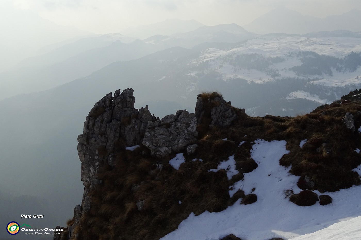 68 Nuvole e foschia in Val Taleggio.JPG -                                
